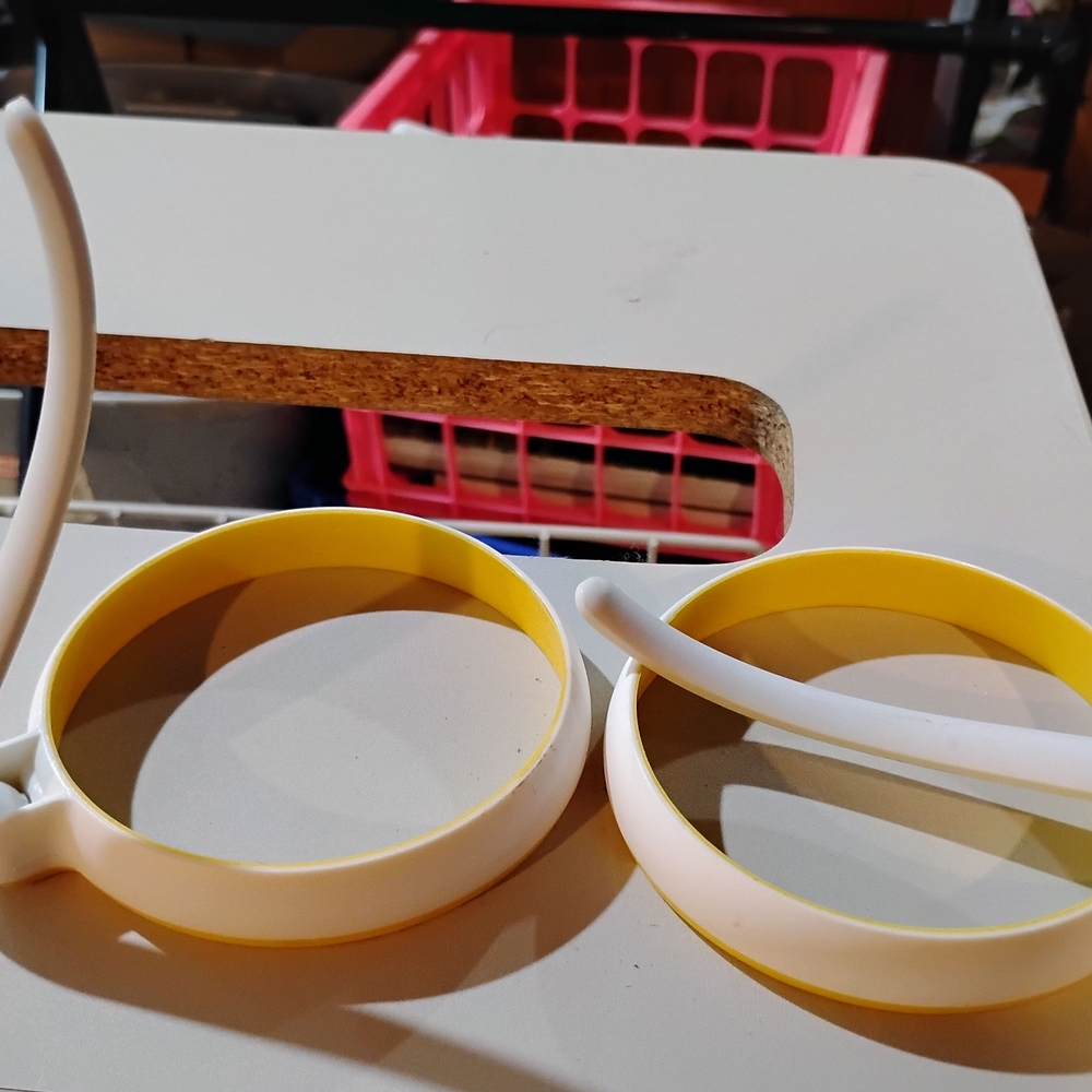 Yellow and White Egg Ring Set